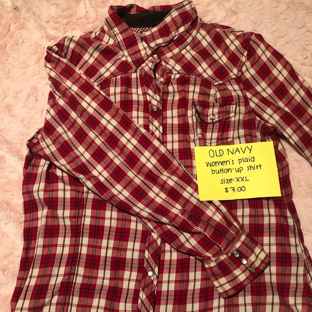 Old Navy plaid women’s button up shirt